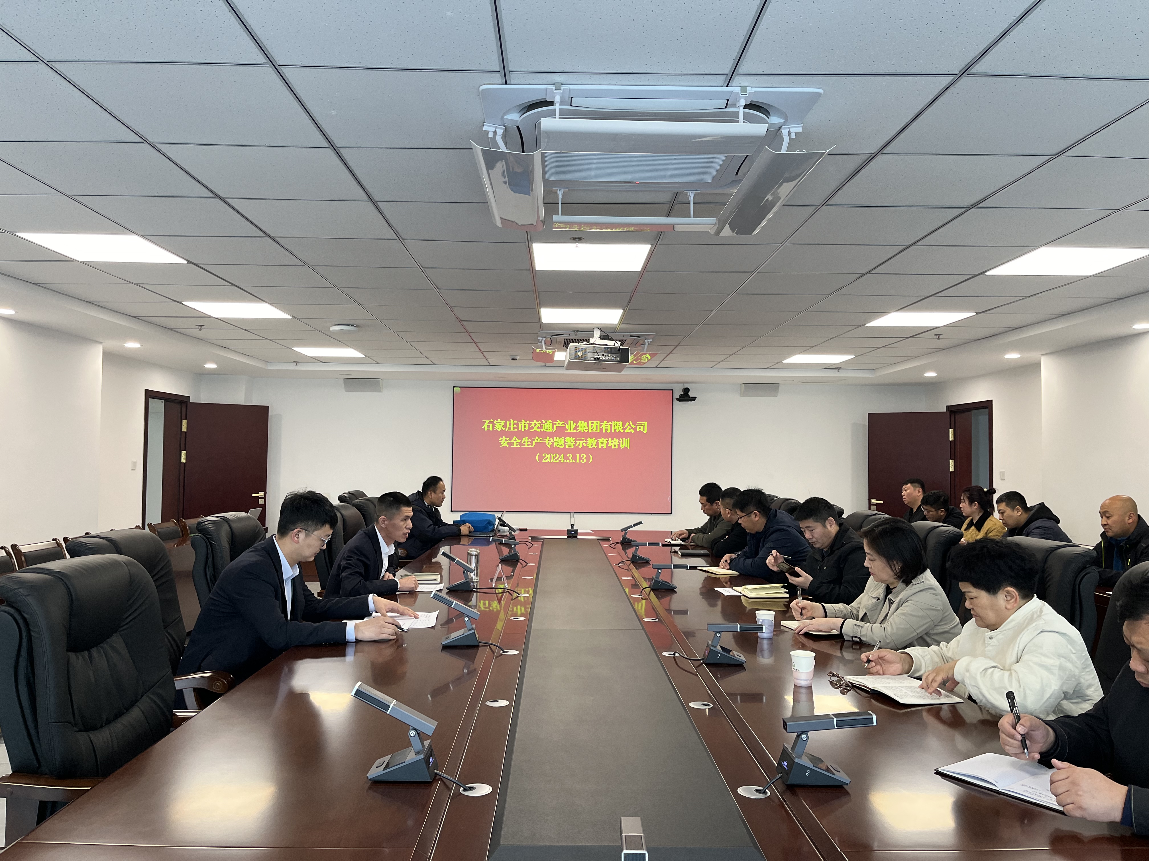 市產(chǎn)業(yè)集團(tuán)組織開展安全生產(chǎn)專題警示教育培訓(xùn)活動(dòng)