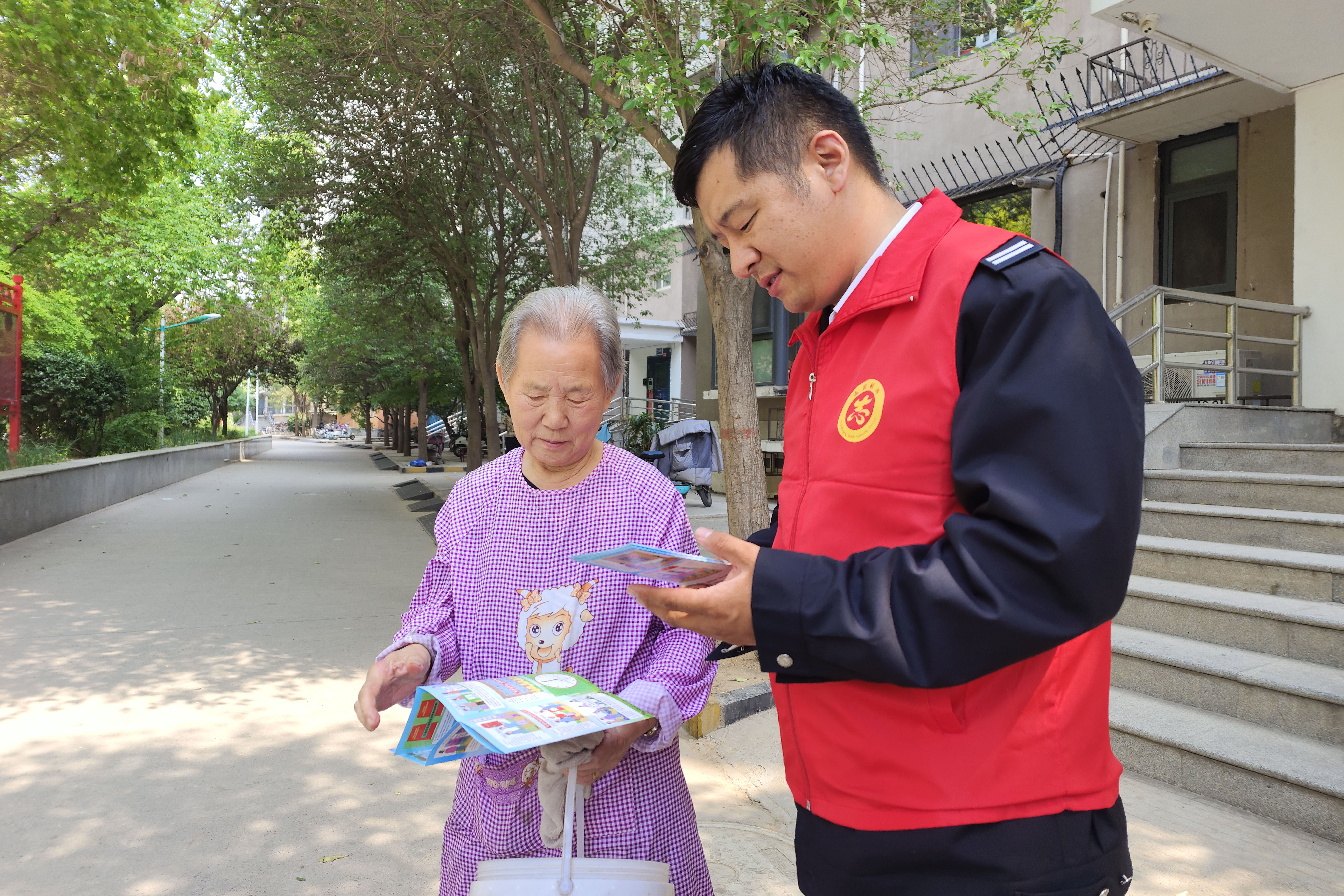 垃圾分類一小步 健康文明一大步丨市公交集團志愿者走進社區宣傳垃圾分類